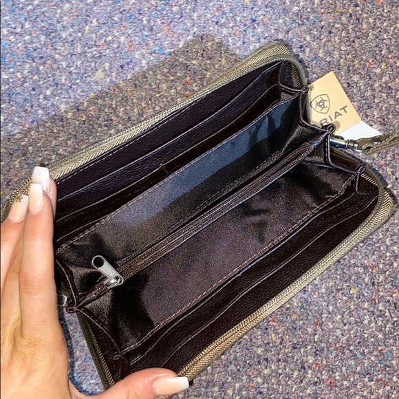 Ariat Cactus Floral Wristlet Wallet Clutch Studs - Picture 4 of 4